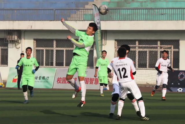 多特蒙德客场小胜斯图加特 登顶德甲榜首